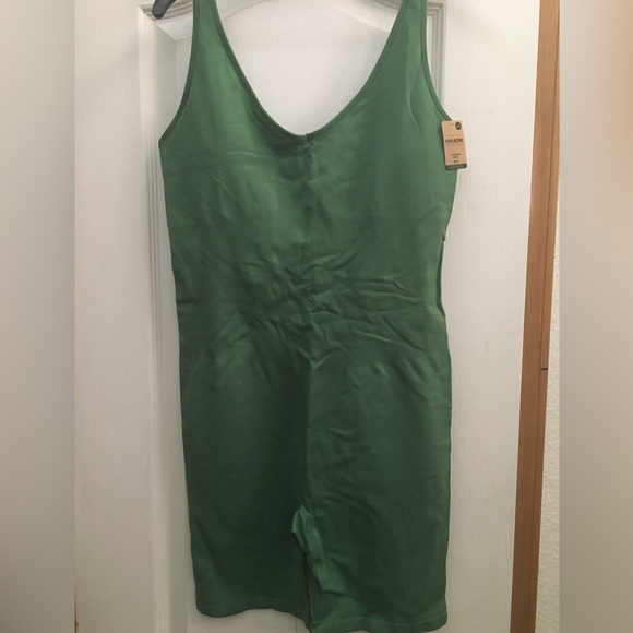 PINK 6" SEAMLESS WORKOUT ONESIE Green size M - Picture 2 of 6